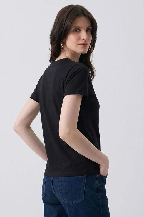 AVELLA WOMEN'S T-SHIRT V-NECK | BLACK