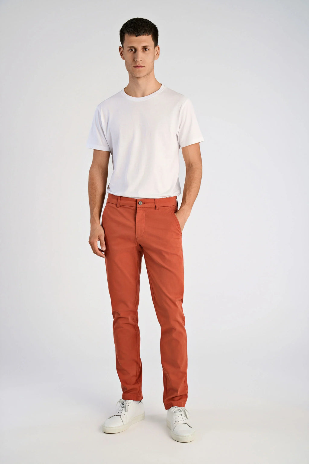 J.LIND CLASSIC MEN SUPERFLEX CHINOS | SAND / CLAY