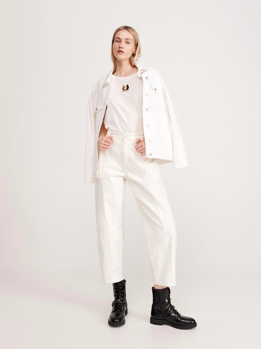 RESERVED T-SHIRT WITH MINIMALIST EMBROIDERY | CREAM / OFF WHITE