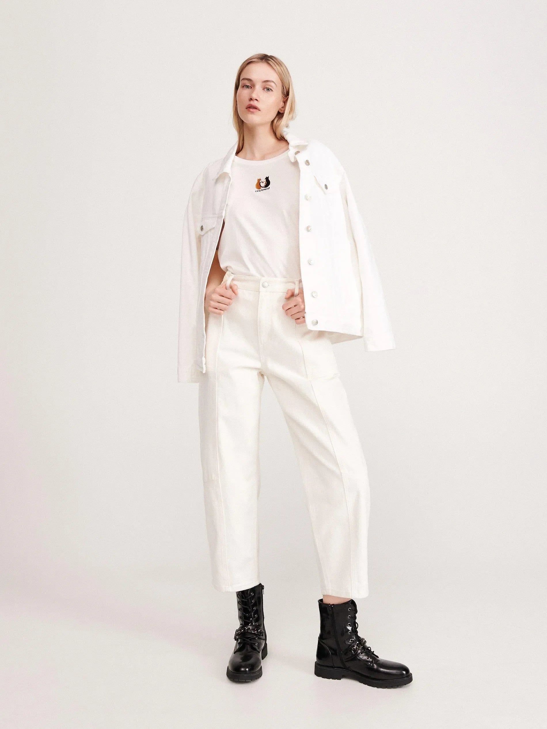 RESERVED T-SHIRT WITH MINIMALIST EMBROIDERY | CREAM / OFF WHITE
