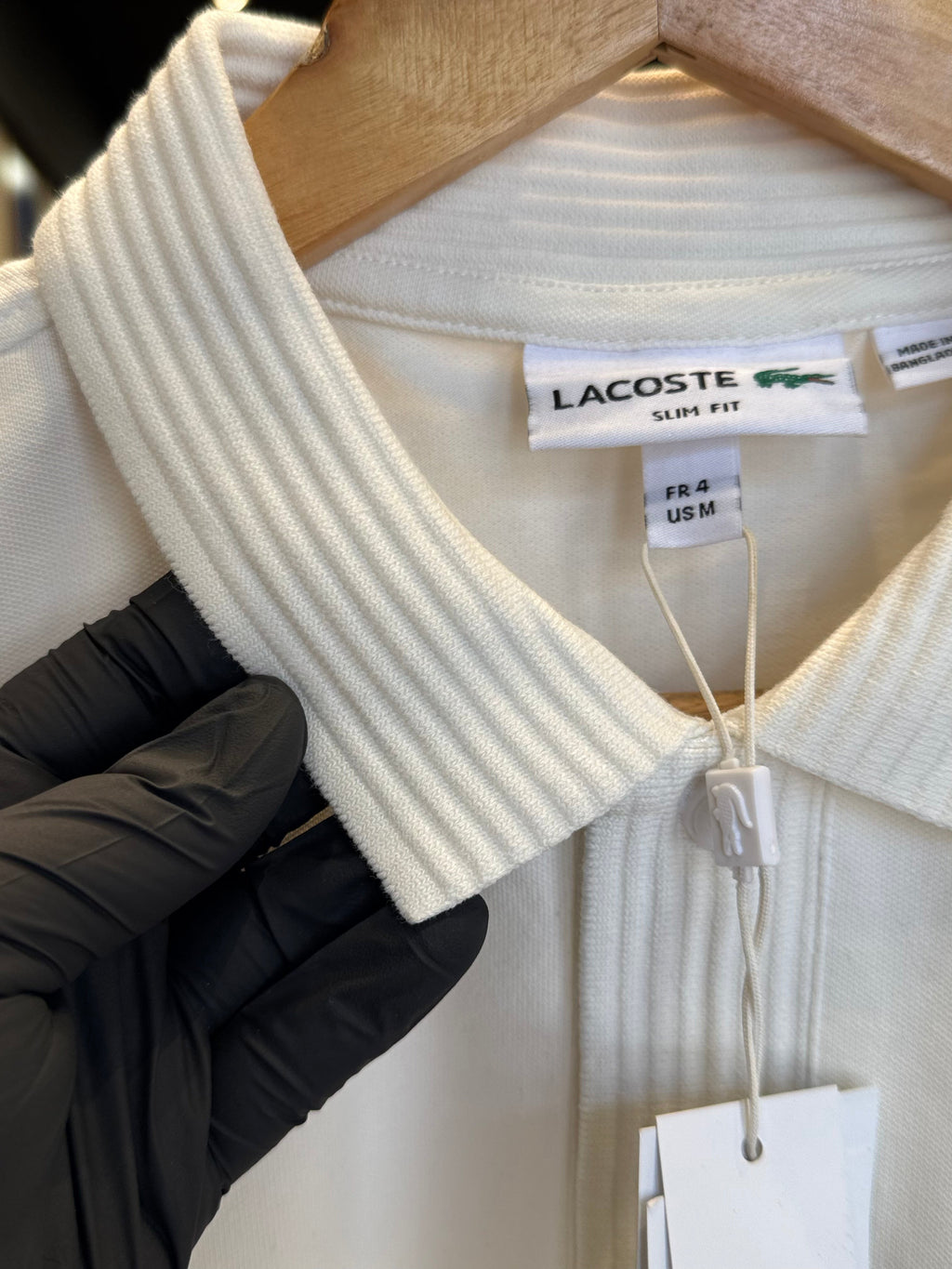 LACOSTE – CLASSIC POLO SHIRT WITH STRIPED COLLAR & EMBROIDERED LOGO | WHITE