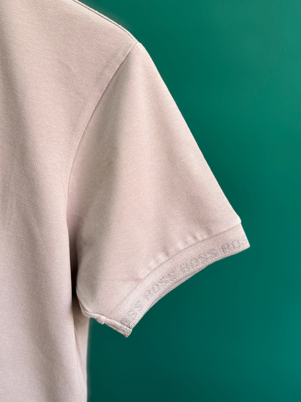 HUGO BOSS METALLIC PATCH LOGO AND SIGNATURE PRINT | LIGHT PEACH