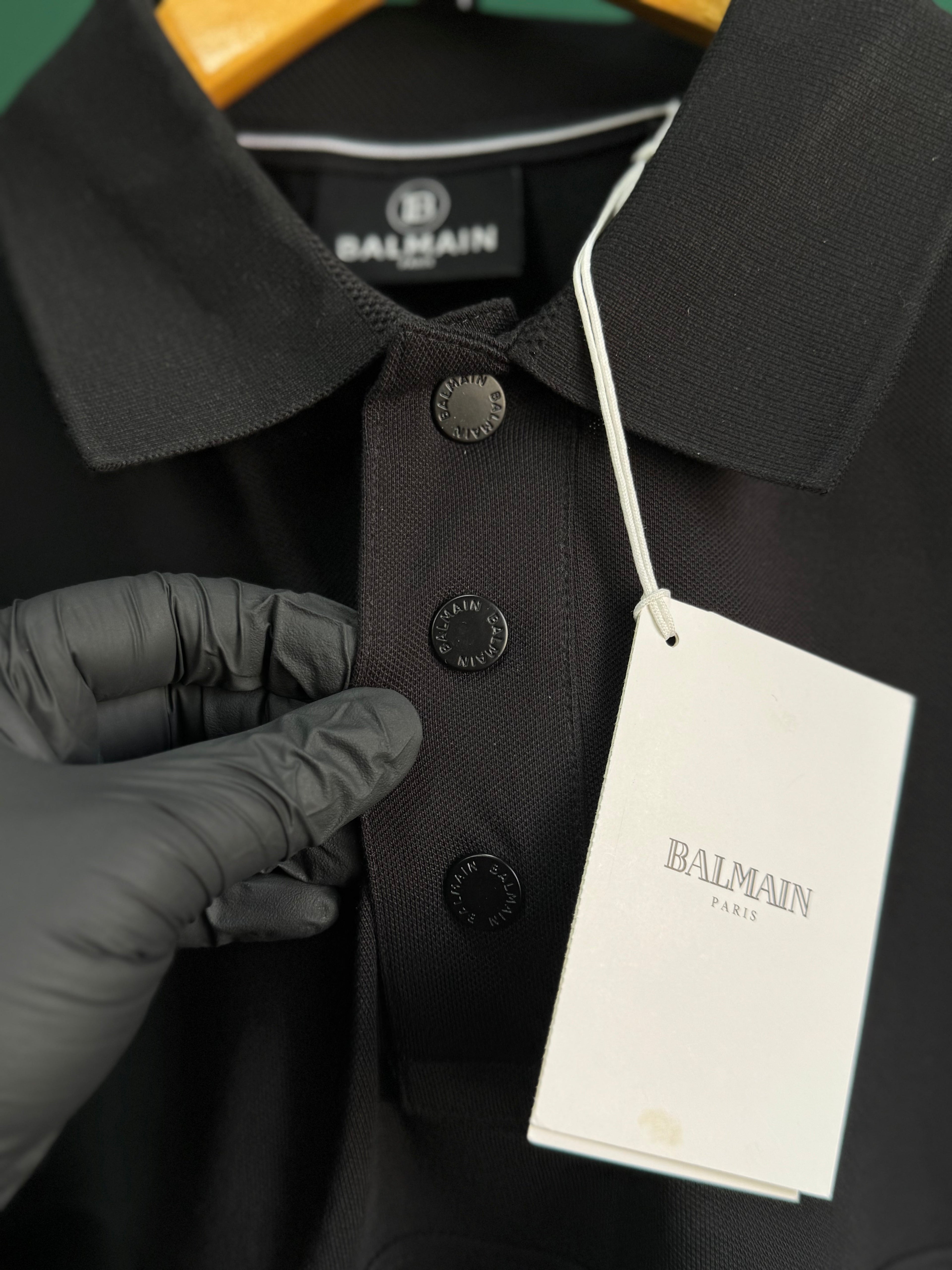 BALMAIN TEXT REVERSE EMBROIDERY POLO SHIRT | BLACK