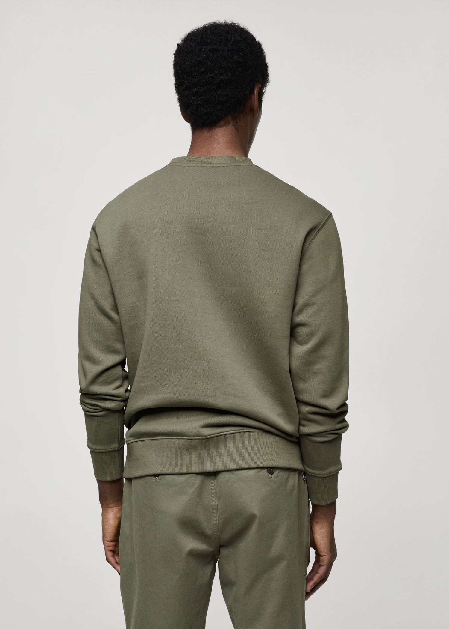 KIABI PLAIN BRUSHED SWEATSHIRT FOR MEN – SOFT & WARM EVERDAY ESSENTIAL | GREEN