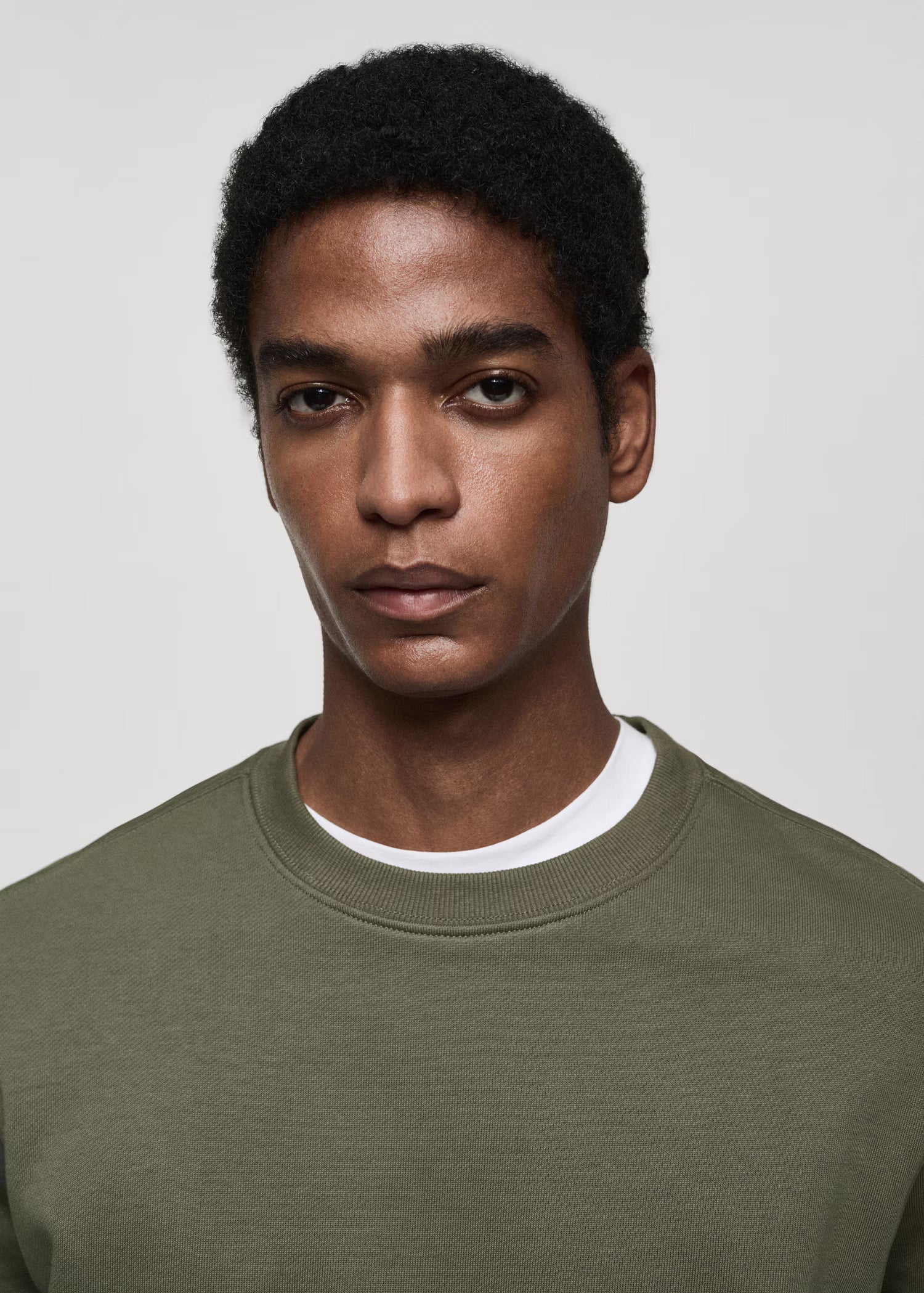 KIABI PLAIN BRUSHED SWEATSHIRT FOR MEN – SOFT & WARM EVERDAY ESSENTIAL | GREEN