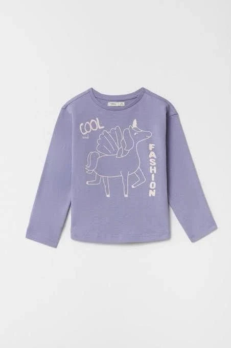 Sfera Selfie Top for kids & baby girls – Soft cotton t-shirt with a trendy design. Perfect for casual wear. Buy Sfera collection t-shirts in Pakistan today!