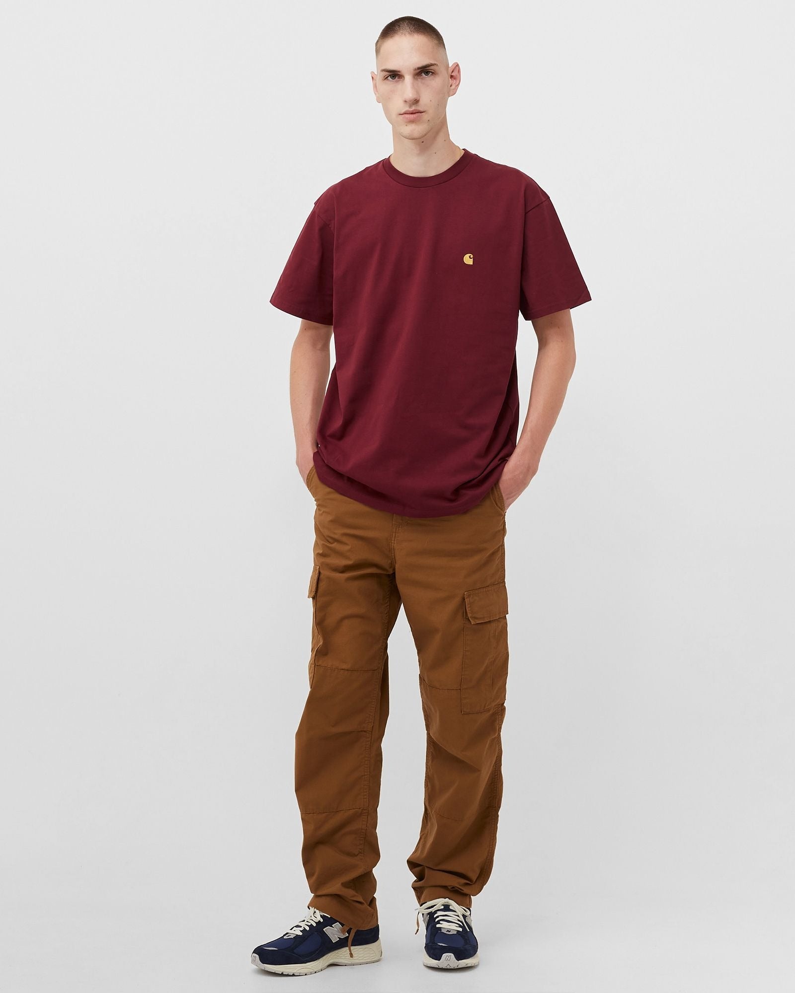 CARHARTT WIP S/S RELAXED FIT CHASE T-SHIRT | CORVINA / MAROON