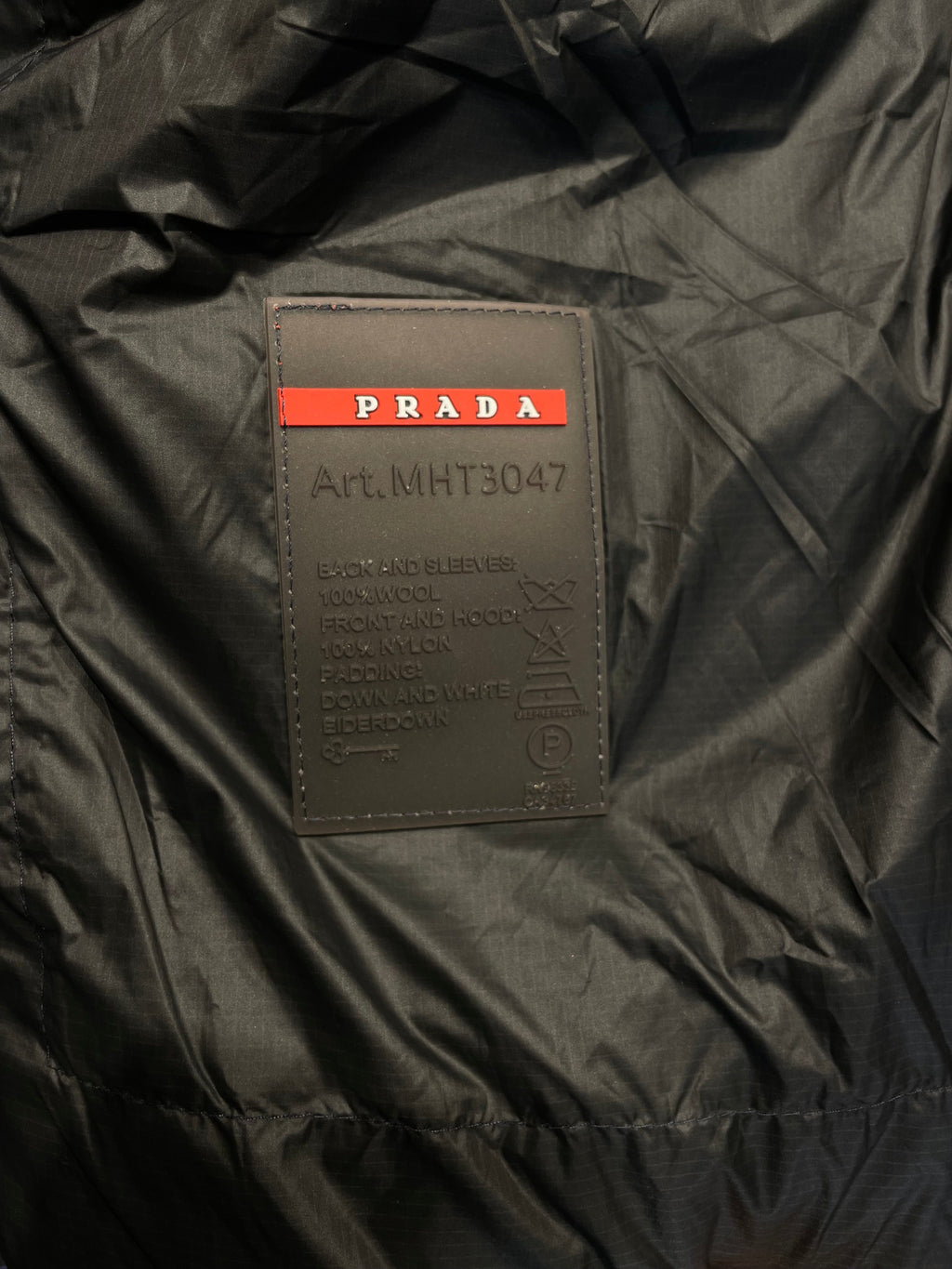 PRADA LUXURY PUFFER JACKET WITH PREMIUM LEATHER DETAILING | NAVY
